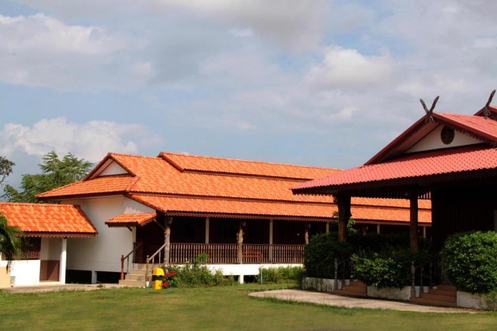 Plaifah Resort Ubon Song Khon Exterior foto