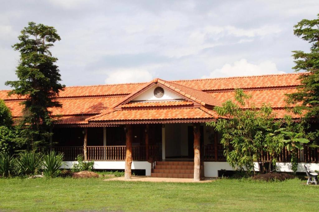 Plaifah Resort Ubon Song Khon Exterior foto